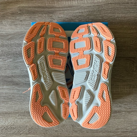 Hoka Women’s Bondi 7 Road-Running Shoes, size 7.5 - Picture 3 of 14